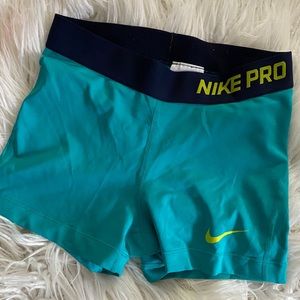 Nike Pro 3in Activewear Shorts size S